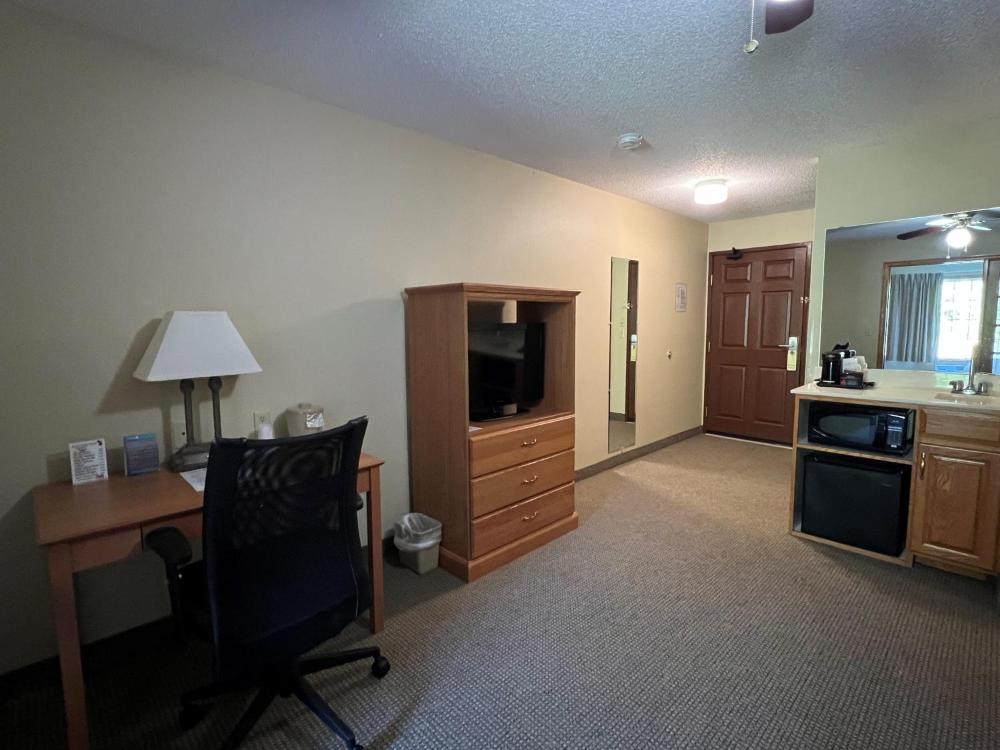 One-Bedroom King Suite interior